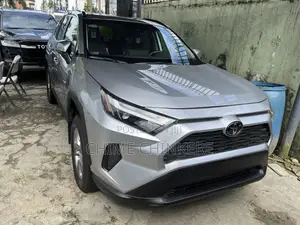 Toyota RAV4 XLE 2025 Silver