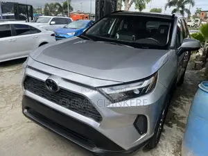 Toyota RAV4 XLE 2025 Silver