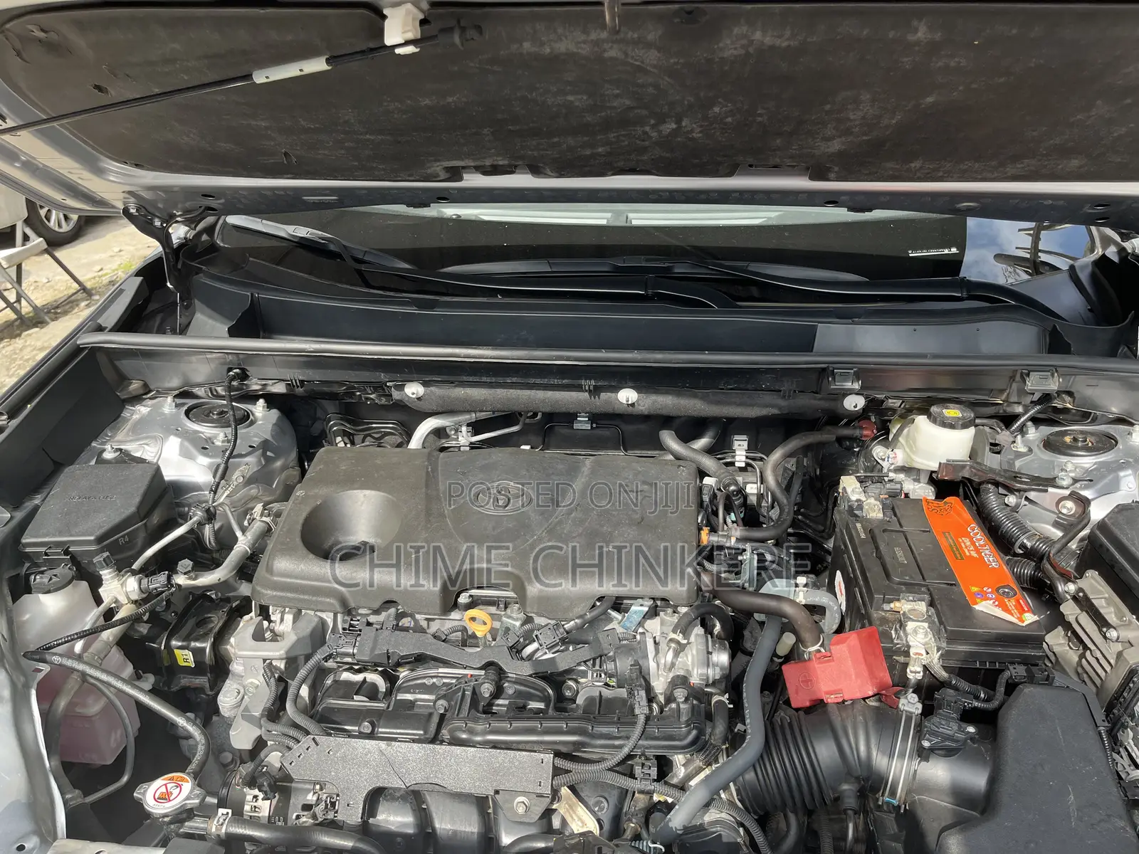 Toyota RAV4 XLE 2025 Silver