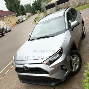 Toyota RAV4 2021 Silver