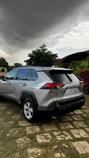 Toyota RAV4 2021 Silver