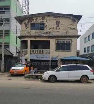 3bdrm Block of Flats in Jibowu/Fadeyi for sale