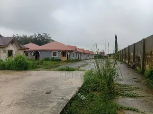 Security Men and Women Required for Small Estate.