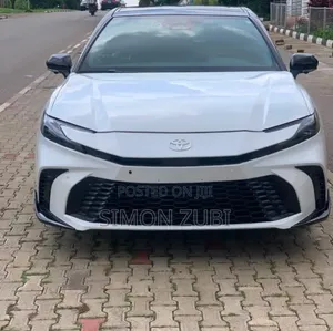 Toyota Camry XLE 2025 White