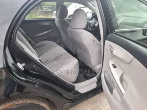 Toyota Corolla LE 4dr Sedan (1.8L 4cyl 4A) 2013 Black