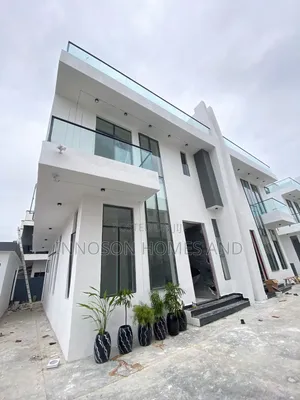 5bdrm House in Lekki Phase 2 for sale