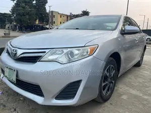 Toyota Camry LE 4dr Sedan w/Prod. End 11/13 (2.5L 4cyl 6A) 2014 Silver
