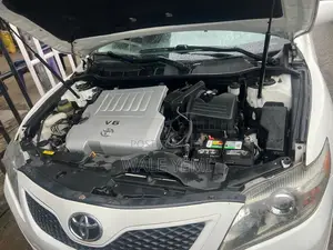 Toyota Camry SE V6 4dr Sedan (3.5L 6cyl 6A) 2011 White