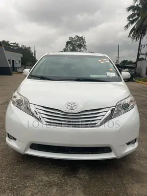 Toyota Sienna Limited AWD 7-Passenger 2013 White