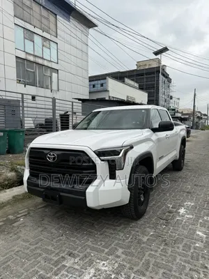 Toyota Tundra 2023 White