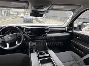 Toyota Tundra 2023 White