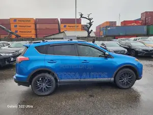 Toyota RAV4 LE AWD (2.5L 4cyl 6A) 2017 Blue