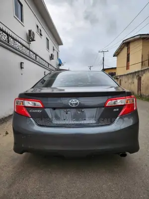 Toyota Camry SE 4dr Sedan (2.5L 4cyl 6A) 2012 Gray