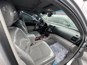 Toyota Highlander 2012 Silver