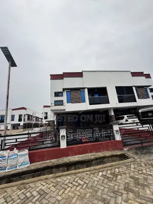 4bdrm Duplex in Lekki Phase 2 for sale