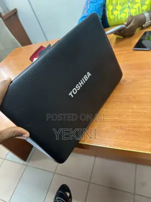Laptop Toshiba Satellite C850 4GB Intel Core i3 HDD 512GB