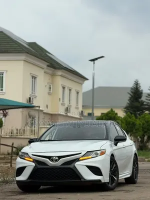 Toyota Camry 2019 White