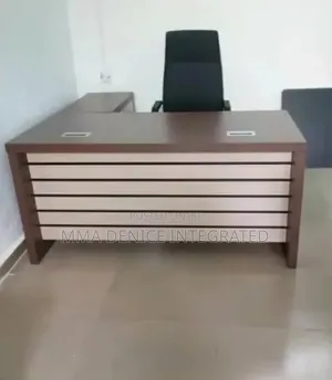 Modern Executive Office Desk – Stylish Spacious