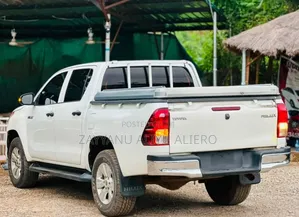 Toyota Hilux 2019 White