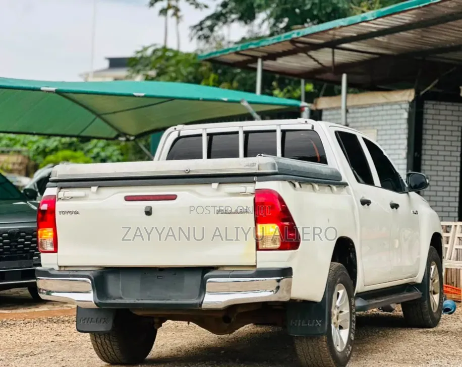 Toyota Hilux 2019 White