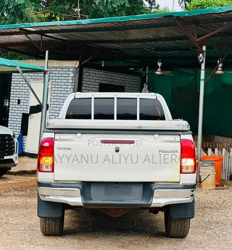 Toyota Hilux 2019 White