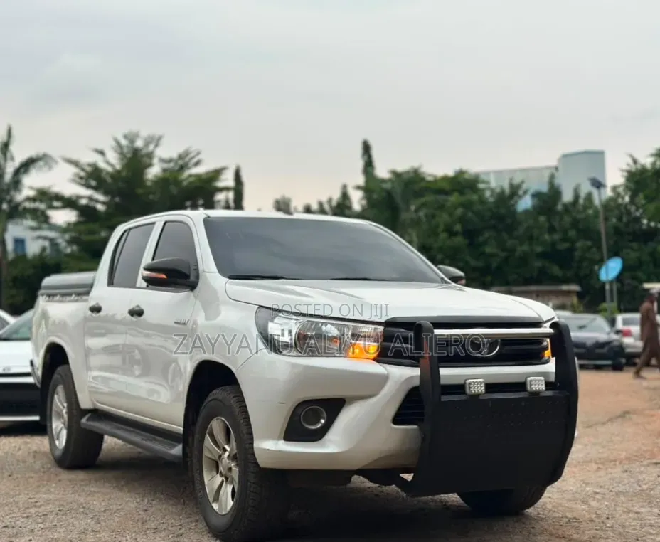 Toyota Hilux 2019 White