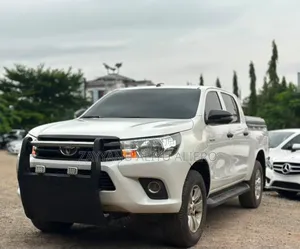 Toyota Hilux 2019 White