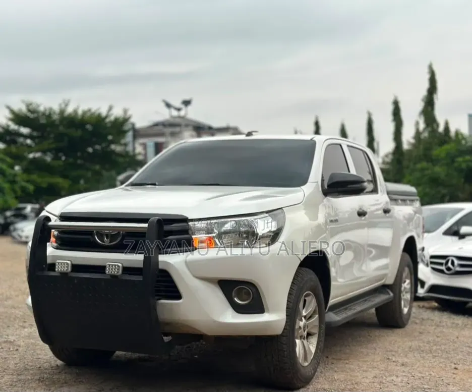 Toyota Hilux 2019 White