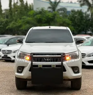 Toyota Hilux 2019 White