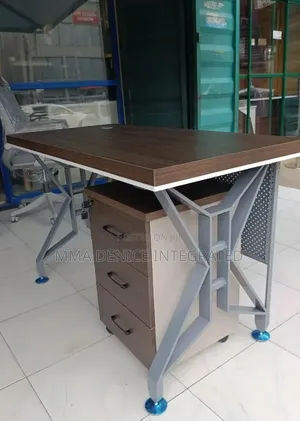  Modern Executive Office Desk With 3-Drawer Pedestal 
