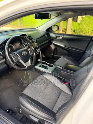 Toyota Camry SE 4dr Sedan (2.5L 4cyl 6A) 2013 White