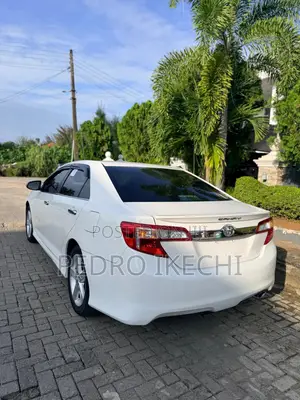 Toyota Camry SE 4dr Sedan (2.5L 4cyl 6A) 2013 White