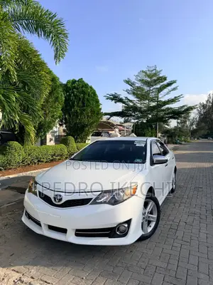 Toyota Camry SE 4dr Sedan (2.5L 4cyl 6A) 2013 White