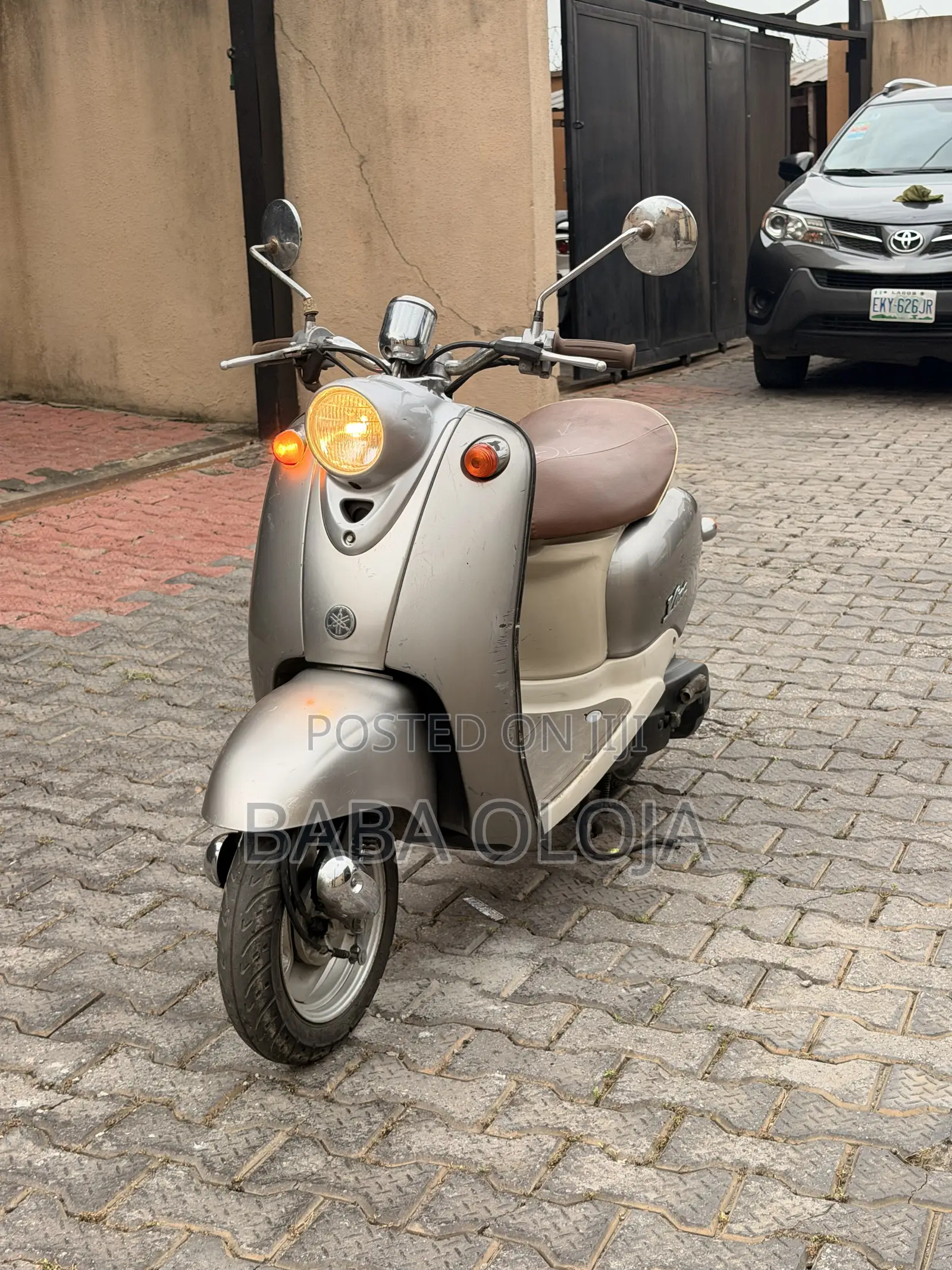 Yamaha 2011 Brown