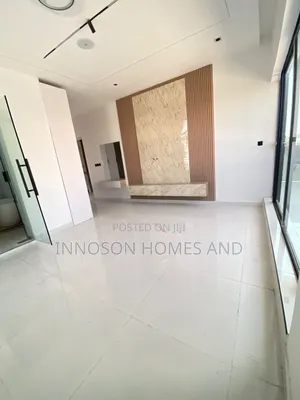 5bdrm Duplex in Chevron for rent