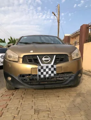 Nissan Qashqai 2010 Gold