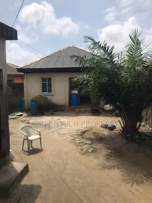 Well Maintained 5bedroom Bungalow Alone Fence and Gate