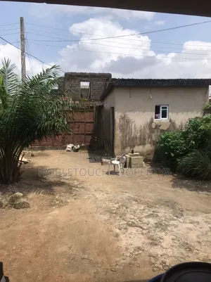 Well Maintained 5bedroom Bungalow Alone Fence and Gate