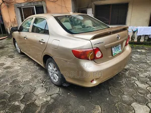 Toyota Corolla LE 4dr Sedan (1.8L 4cyl 4A) 2010 Gold