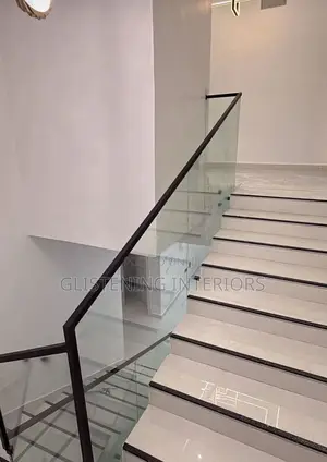 Staircase Side Using Black Stud With 10mm Tempered Plain Glass