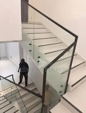 Staircase Side Using Black Stud With 10mm Tempered Plain Glass