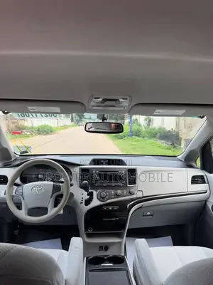 Toyota Sienna 2014 Red
