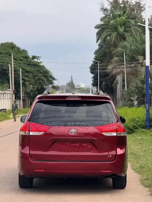 Toyota Sienna 2014 Red