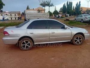 Honda Accord 2000 Silver