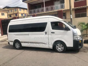 Tinted Hummer 3 Bus for Hire