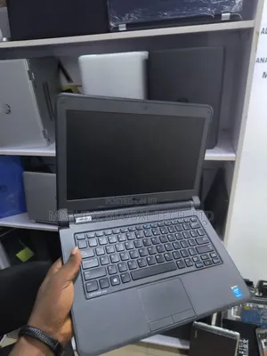 Laptop Dell Latitude 3350 8GB Intel Core i5 SSD 128GB