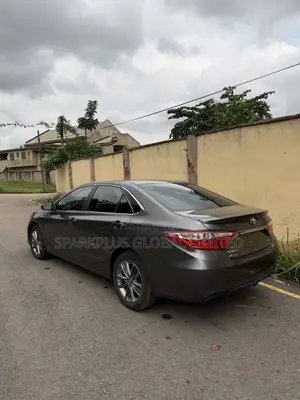 Toyota Camry SE 4dr Sedan (2.5L 4cyl 6A) 2016 Gray