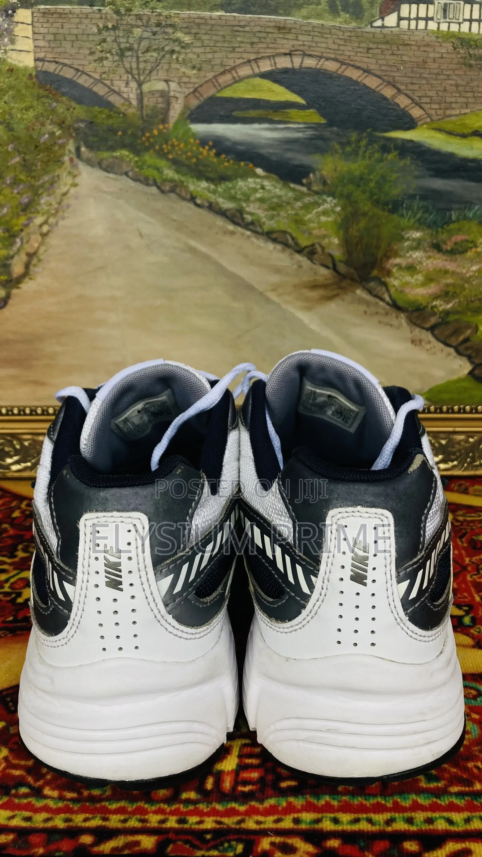 Nike Initiator