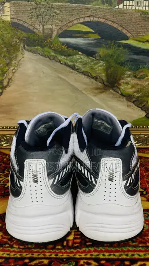 Nike Initiator
