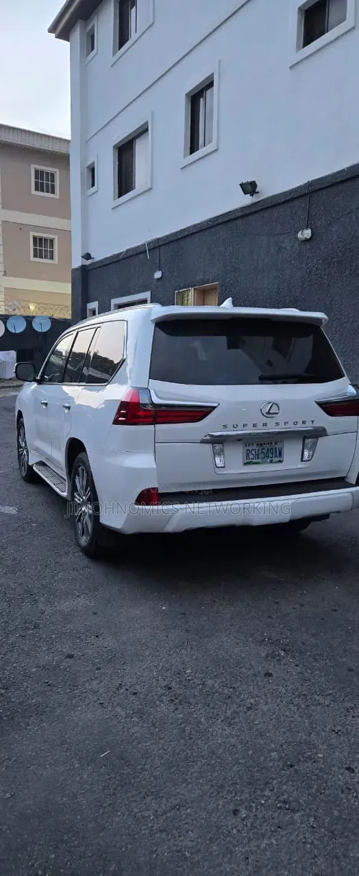 Lexus LX 2017 White
